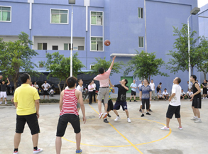 2011年厂部与广州中心篮球赛